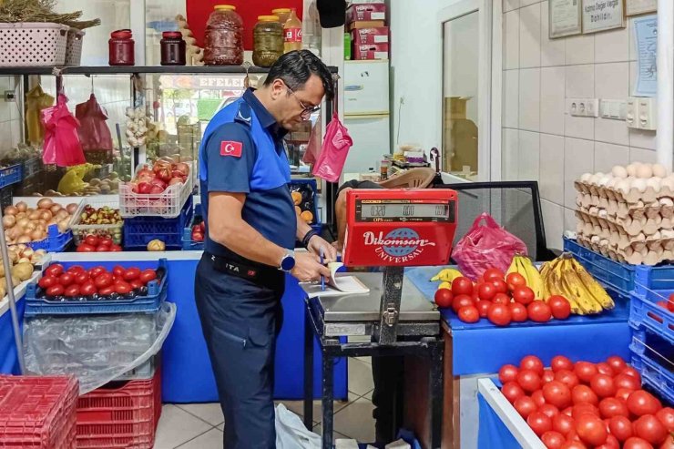 Efeler’de manavlar denetlendi