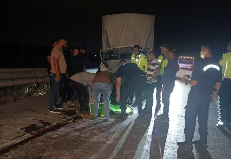 Gaziantep’te kamyonet kamyona arkadan çarptı: 1 ölü, 1 ağır yaralı