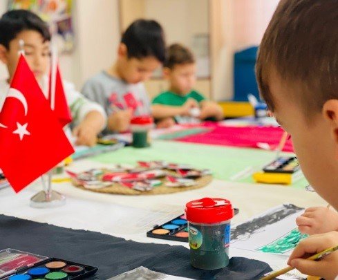 Öğrenciler Filistin için boyadı