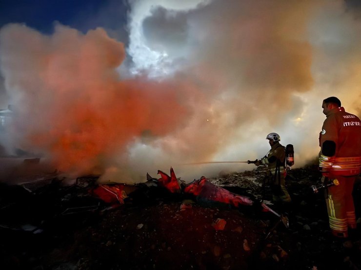 Antakya’da hurdalık yangını