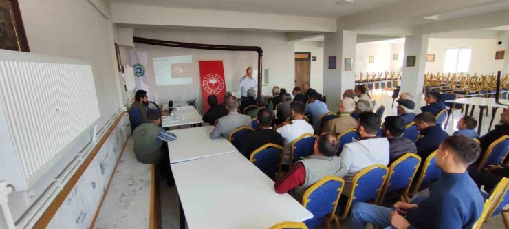 Kars’ta hayvan yetiştiriclerine şarbon hastalığı ve korunma yöntemleri anlatılıyor