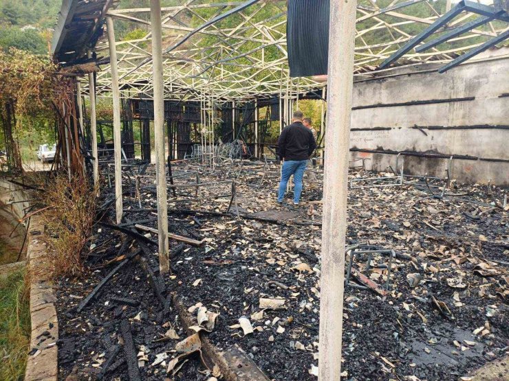 Osmaniye’de ahşap alabalık tesisi alevlere teslim oldu