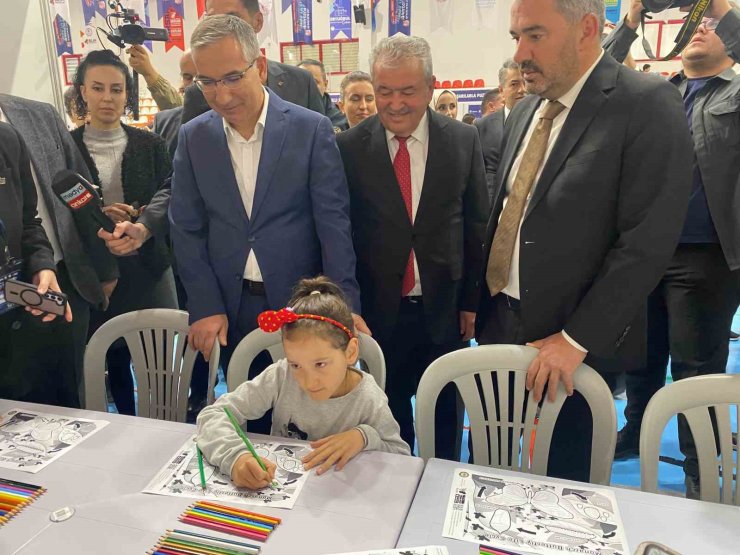 Pursaklar’da 2. Bilim Şenliği öğrencilerin keşfederek öğrenmesini sağlıyor