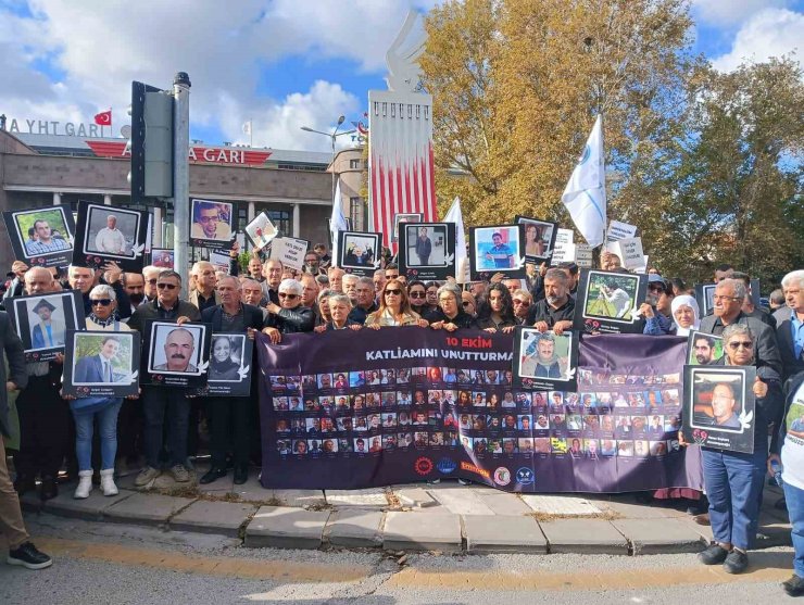 Ankara Garı saldırısında hayatını kaybedenler 10’ncu yılında törenle anıldı
