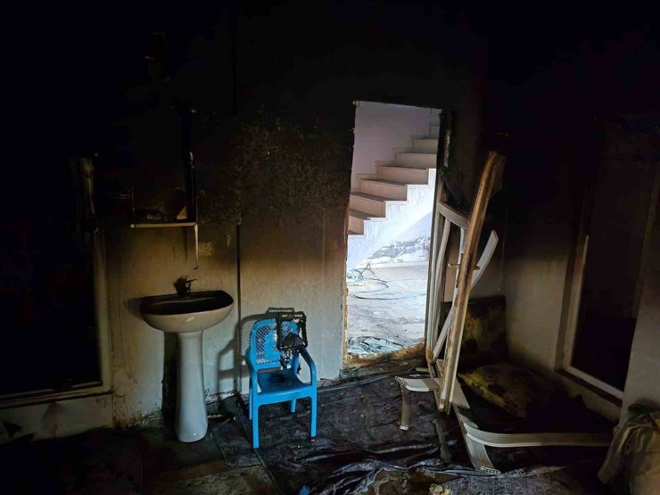 Mardin’de 3 katlı evde yangın: 1 kişi öldü, 12 kişi yaralandı