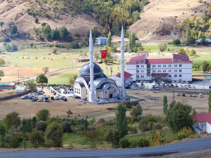 Muş’ta Üçevler Köyü Camisi ibadete açıldı