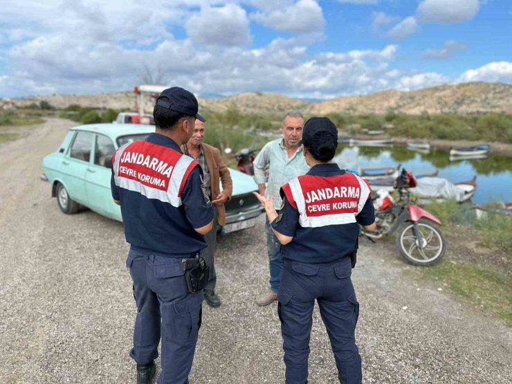 Jandarmadan Bafa Gölü’nde çevre denetimi