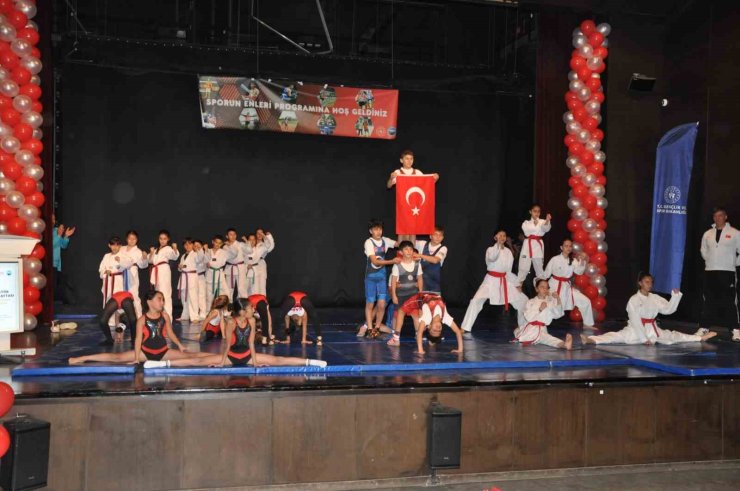 Kars’ta sporun enleri ödüllendirildi