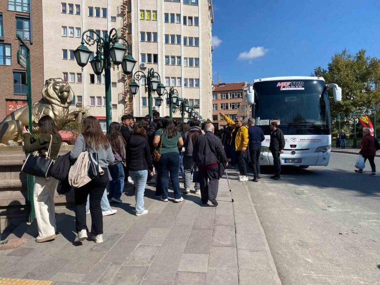 Havaların soğumasına rağmen Eskişehir’e ilgi sürüyor