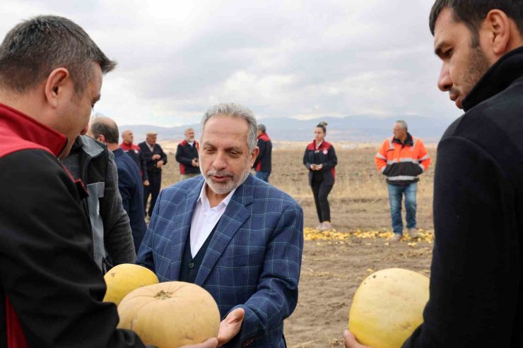 Türkiye Birincisi olan Talaslı çiftçilere Başkan Yalçın’dan tebrik