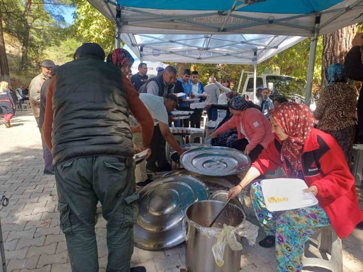 Edremit’in Dereli Mahallesi geleneksel köy hayrı gerçekleştirildi
