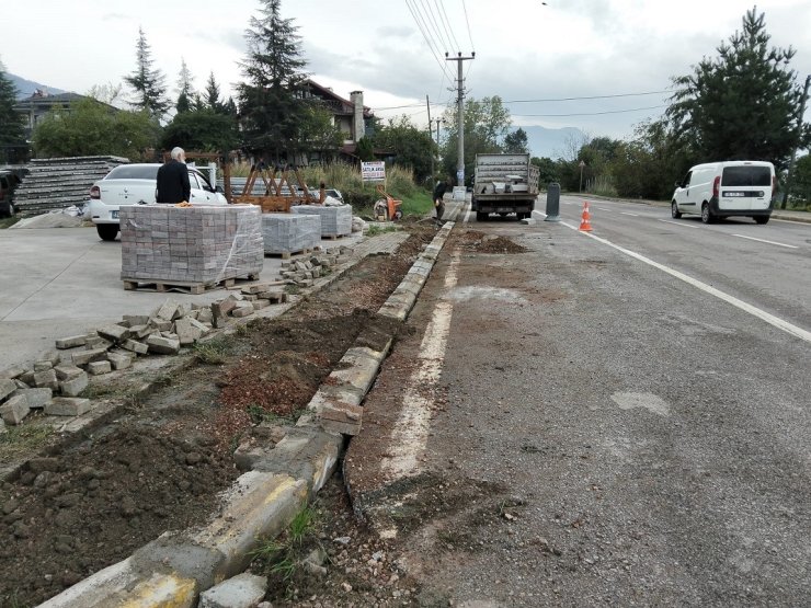 Başiskele’de kaldırımlar daha güvenli hale geliyor