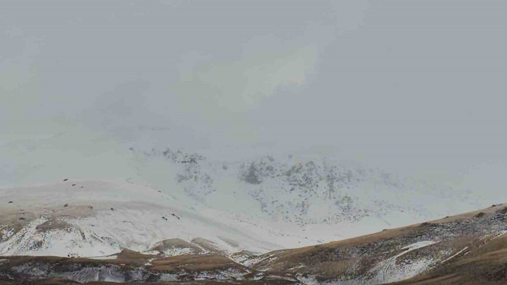 Süphan Dağı beyaza büründü