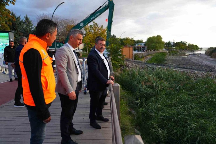 Gölbaşı Belediyesinden doğaya nefes: Mogan Gölü’nde 2. Etap temizlik çalışmaları başladı