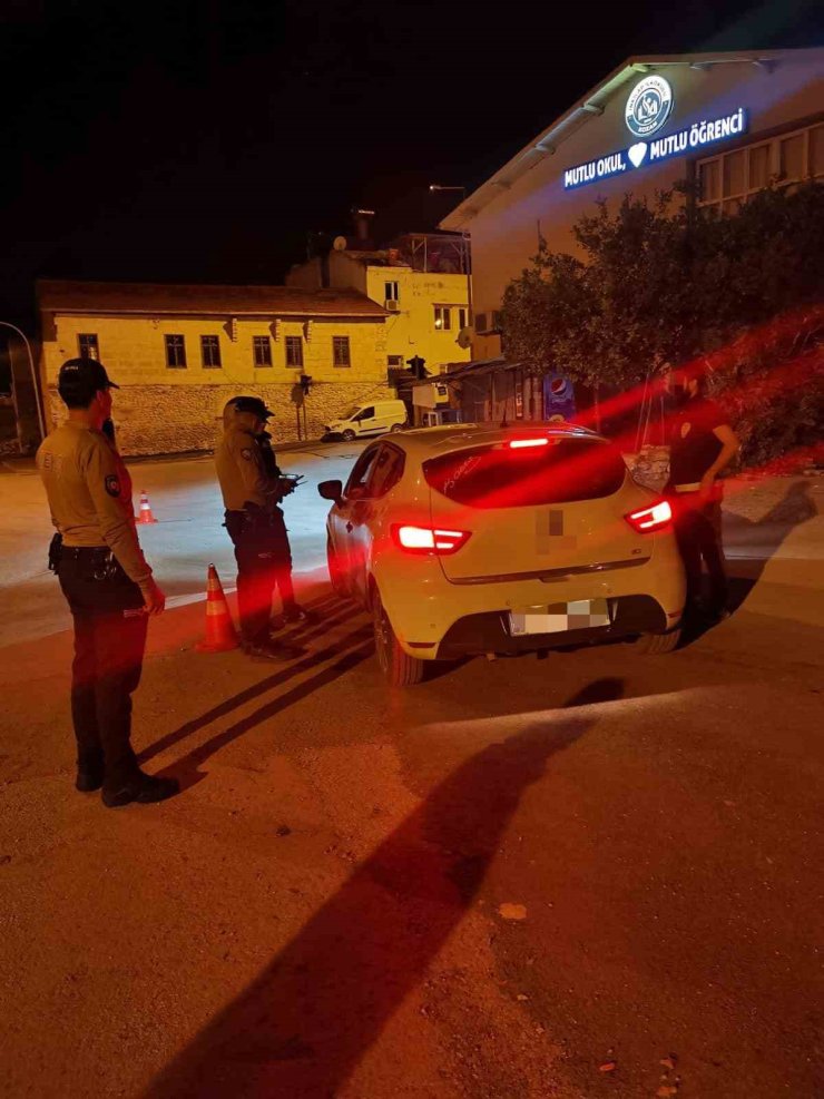 Kozan’da modifiye araçlara ceza yağdı: 16 araç ve 11 motosiklet trafikten men edildi