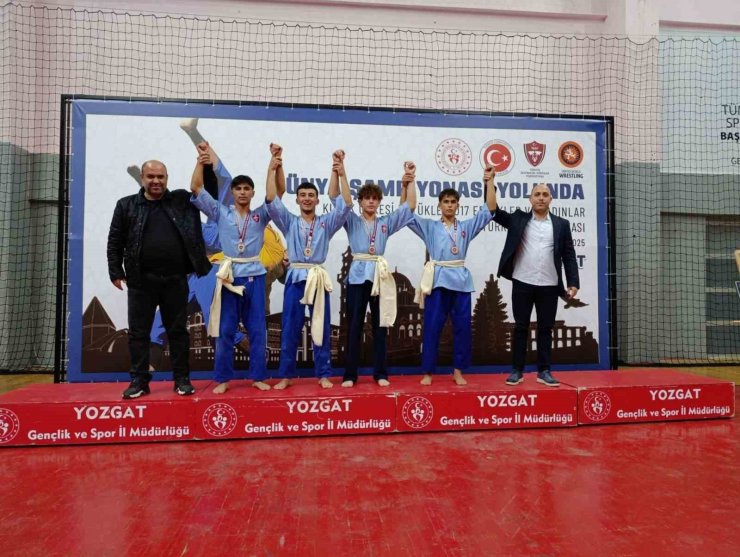 Bilecikli güreşçi Mikail Zaloğlu’ndan Türkiye şampiyonluğu