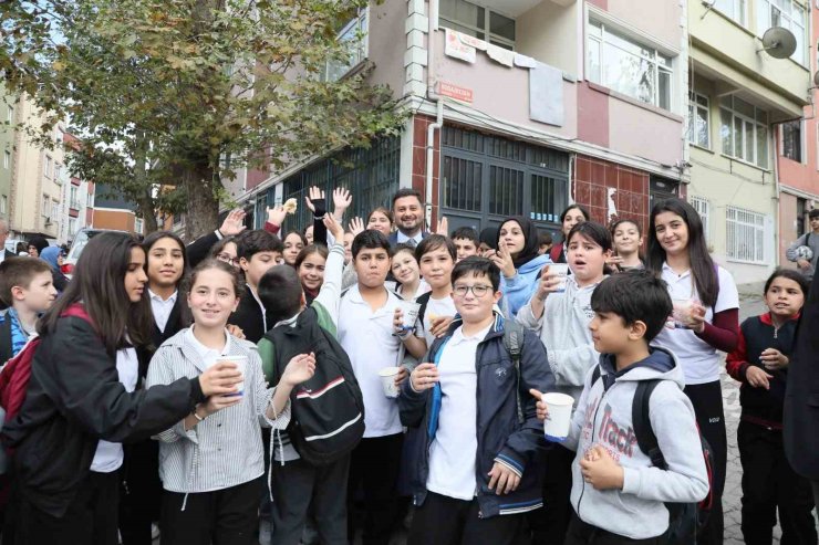 Kağıthane Belediyesi’nden okullara sıcak çorba ikramı