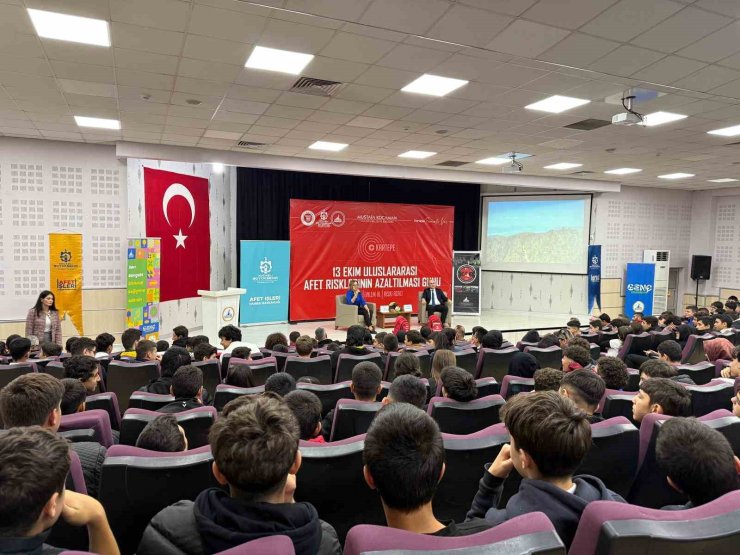 Öğrenci ve yetişkinlere afet eğitimi