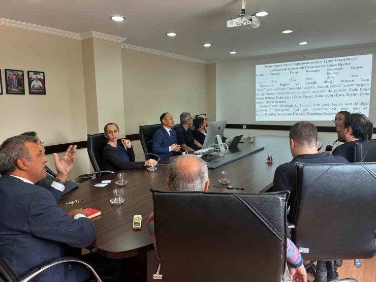 Ege Üniversitesinde Türk dünyasının dil birliği konuşuldu