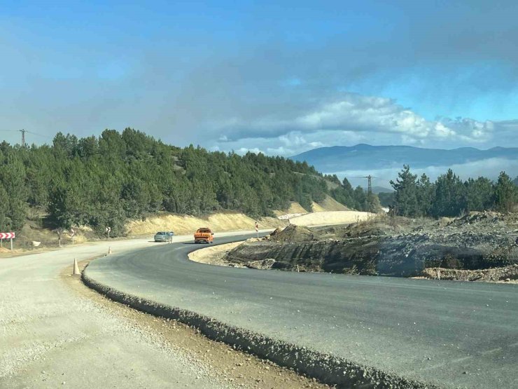 Tavşanlı-Domaniç yolunda çalışmalar sürüyor