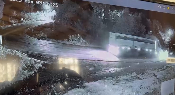 Şerit ihlali yapan kamyon kazaya neden oldu