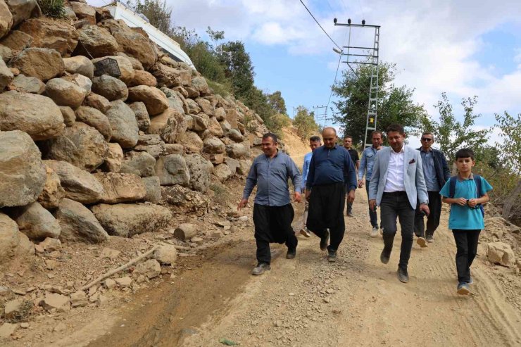 Feke’de üreticilerin kış öncesi zorlu yol sorunu çözüldü: Mahallede büyük sevinç yaşandı