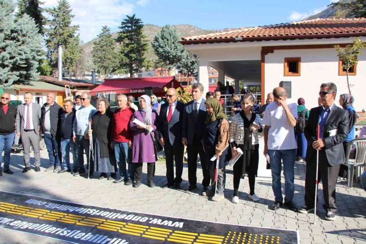 Amasya’da görme engellilere beyaz baston dağıtıldı