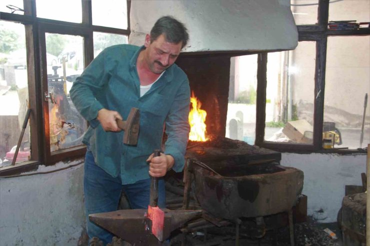 Babasının eline çırak olarak başladı, 38 yıldır ocak sönmesin diye çabalıyor