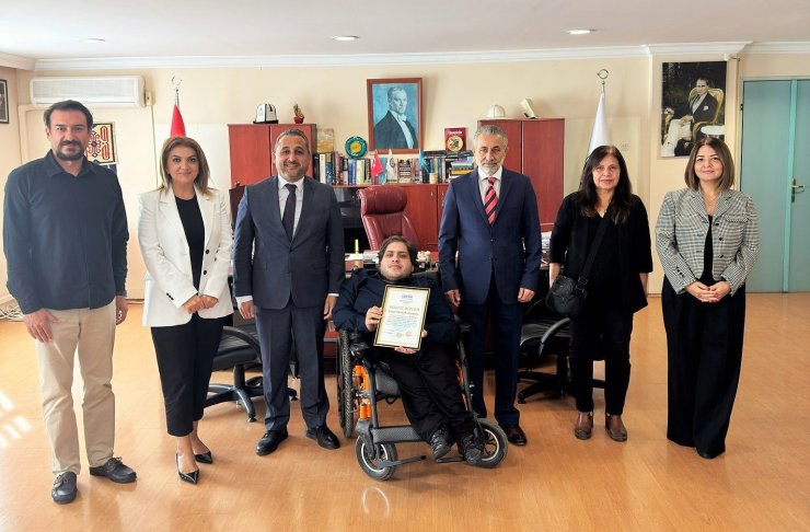 İZAZDER, Türk Dünyası Makale Yarışmasında İzmir’e 3 ödül kazandırdı