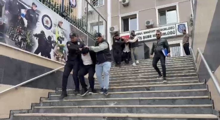 Gaziosmanpaşa’da kuyumcuyu darp edip 1 kilo altın ve 300 bin lirayı çaldılar: 5 şüpheli Kars’ta yakalandı