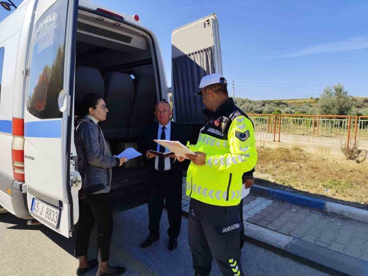 Sarıgöl’de okul servisleri sıkı denetimden geçti