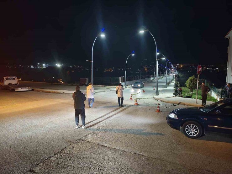 Motosiklet ile hafif ticari araç çarpıştı: 2 yaralı