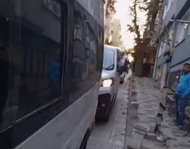 Park tartışması kavgaya dönüştü: Sürücünün tehdidi kameraya yansıdı