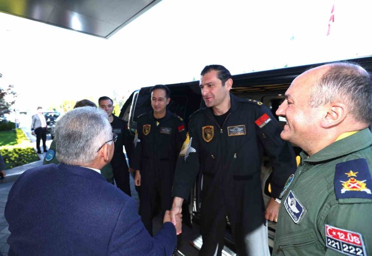 SOLOTÜRK’ten Başkan Büyükkılıç’a ziyaret