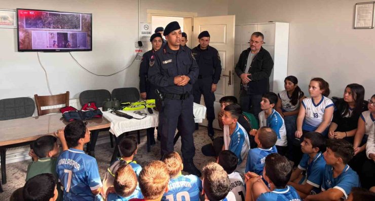 Salihli Adalaspor’dan jandarmaya teşekkür