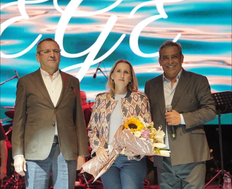 20. Ayvalık Uluslararası Zeytin Hasat ve Turizm Festivali’nde "Ege" rüzgârı esti