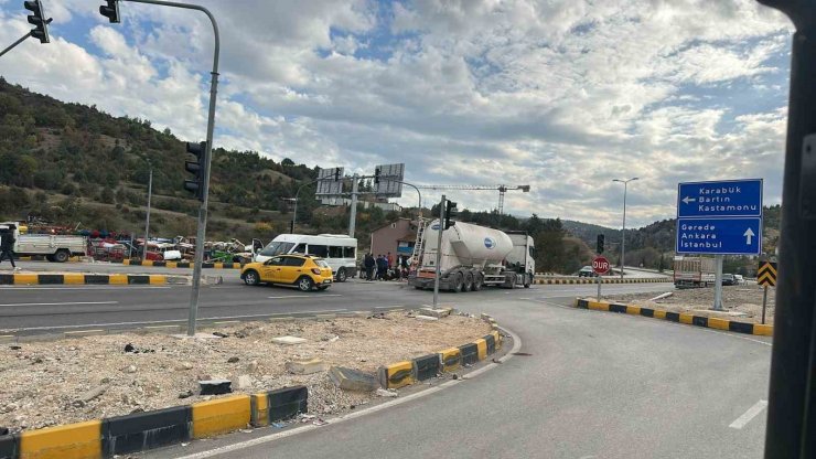 Karabük’te tır ile minibüs çarpıştı: 9 öğrenci yaralandı