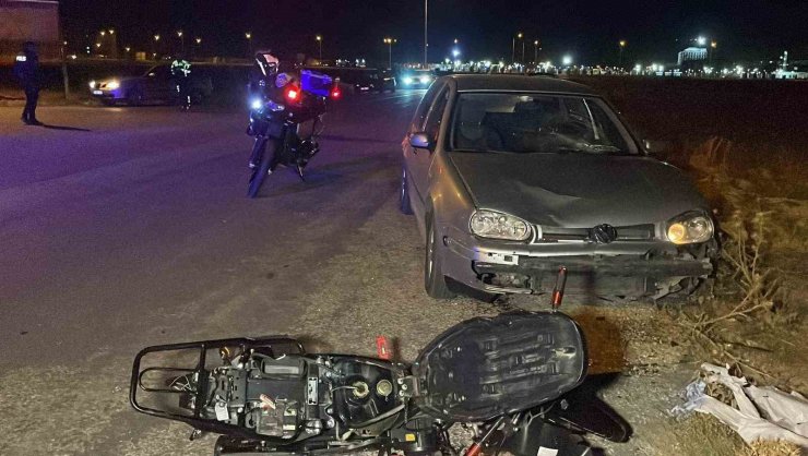 Otomobille çarpışan motosikletin sürücüsü yaralandı