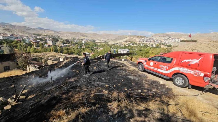 Malatya’nın Darende ilçesinde ot yangını
