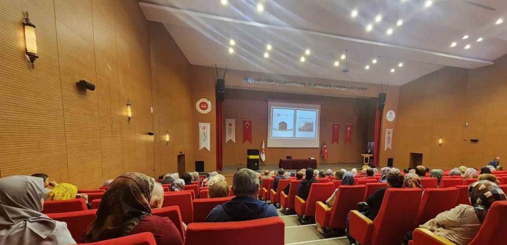 Umreye gidecek olan vatandaşlara yönelik hazırlık semineri düzenlendi