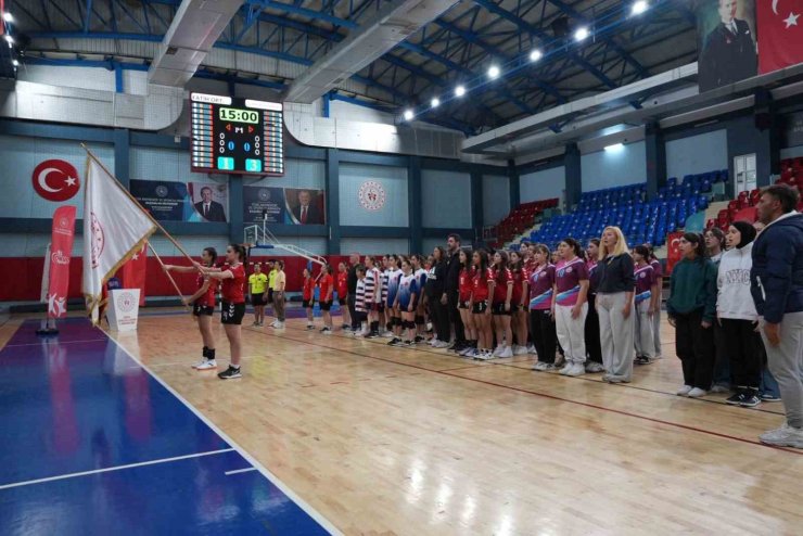 Okul sporları açılış seremonisiyle başladı