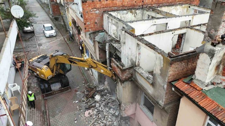 Başkan Kurnaz: "Metruk binalarla mücadelemiz sürecek"