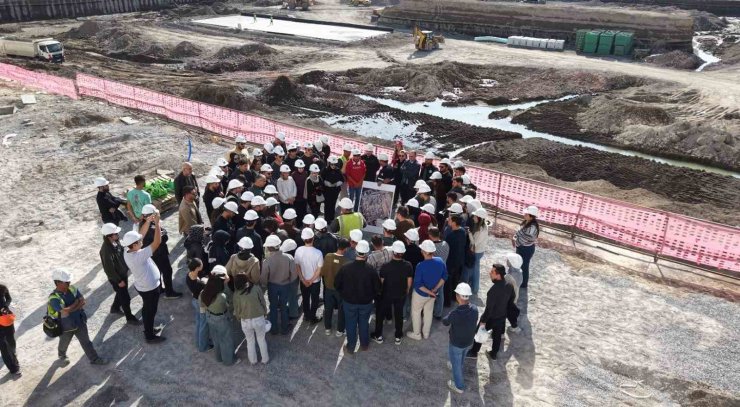 Büyükşehir, şantiyelerinin kapılarını üniversite öğrencilere açarak eğitime katkı sundu
