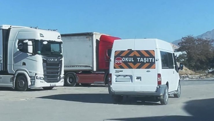Van’da ’okul taşıtı’ yazan araçta 35 kilo metamfetamin ele geçirildi