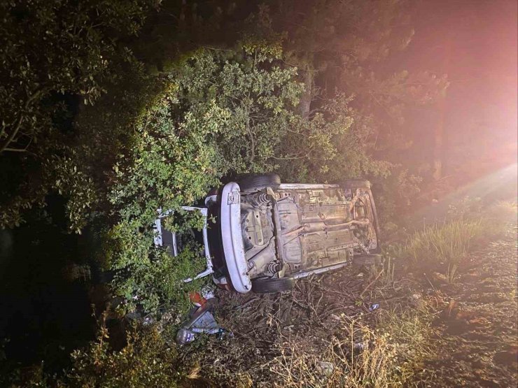 Bilecik’te şarampole uçan araç içinde bulunan 3 kişi yaralandı