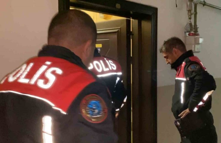 Apartmandan gelen çığlıklar polisi alarma geçirdi
