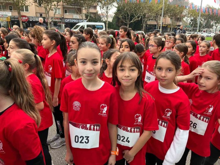 Nilüfer’de gençler ve çocuklar Cumhuriyet için koştu