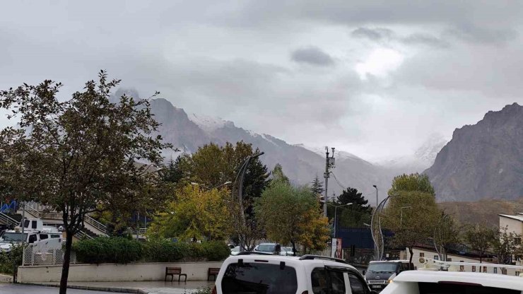 Hakkari ve Çukurca dağları beyaza büründü