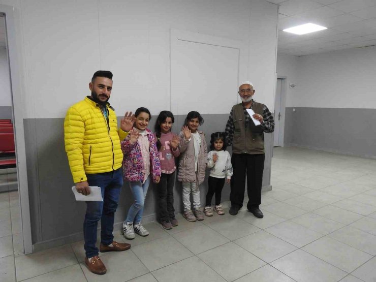 Suriyelilerin ülkelerine dönüşleri gece geç saatlerde de devam ediyor