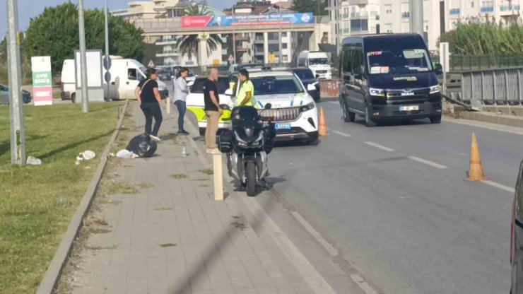 Manavgat’ta motosiklet ile otomobil çarpıştı: 1 yaralı